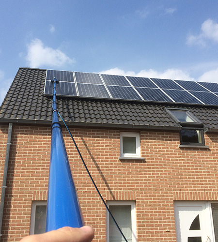 découvrez l'importance du nettoyage des panneaux solaires pour maximiser leur efficacité et prolonger leur durée de vie. apprenez les meilleures techniques et astuces pour assurer un rendement optimal de votre installation photovoltaïque.