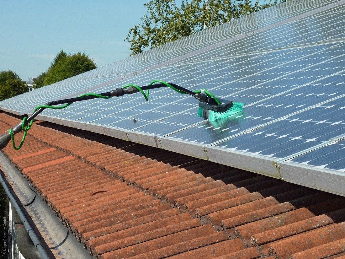 profitez d'une efficacité maximale de votre installation solaire grâce à notre service de nettoyage photovoltaïque. nous vous aidons à maintenir vos panneaux solaires propres et performants, prolongeant ainsi leur durée de vie et optimisant votre production d'énergie.