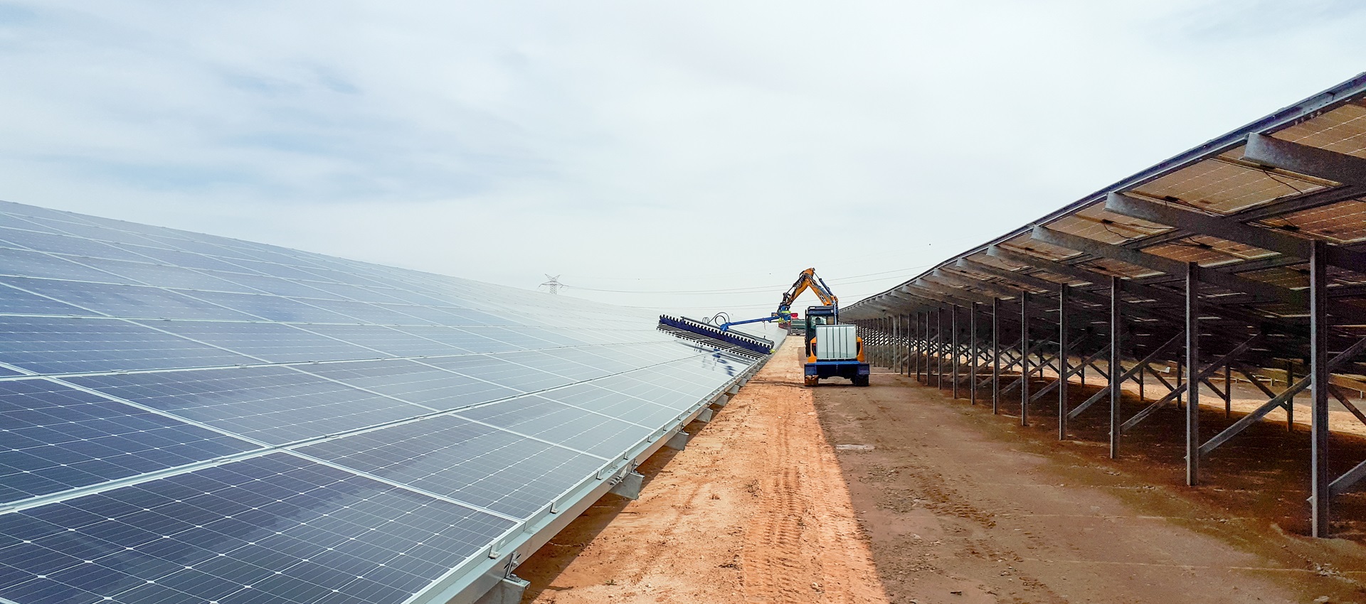 découvrez nos services professionnels de nettoyage pour panneaux photovoltaïques (pv) afin d'optimiser leur performance et prolonger leur durée de vie. un entretien régulier garantit une production d'énergie maximale.