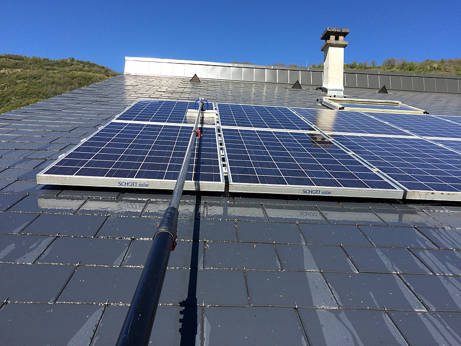 découvrez nos conseils pratiques et astuces pour nettoyer efficacement vos panneaux solaires. maintenez leur performance et prolongez leur durée de vie avec des techniques simples et sûres.