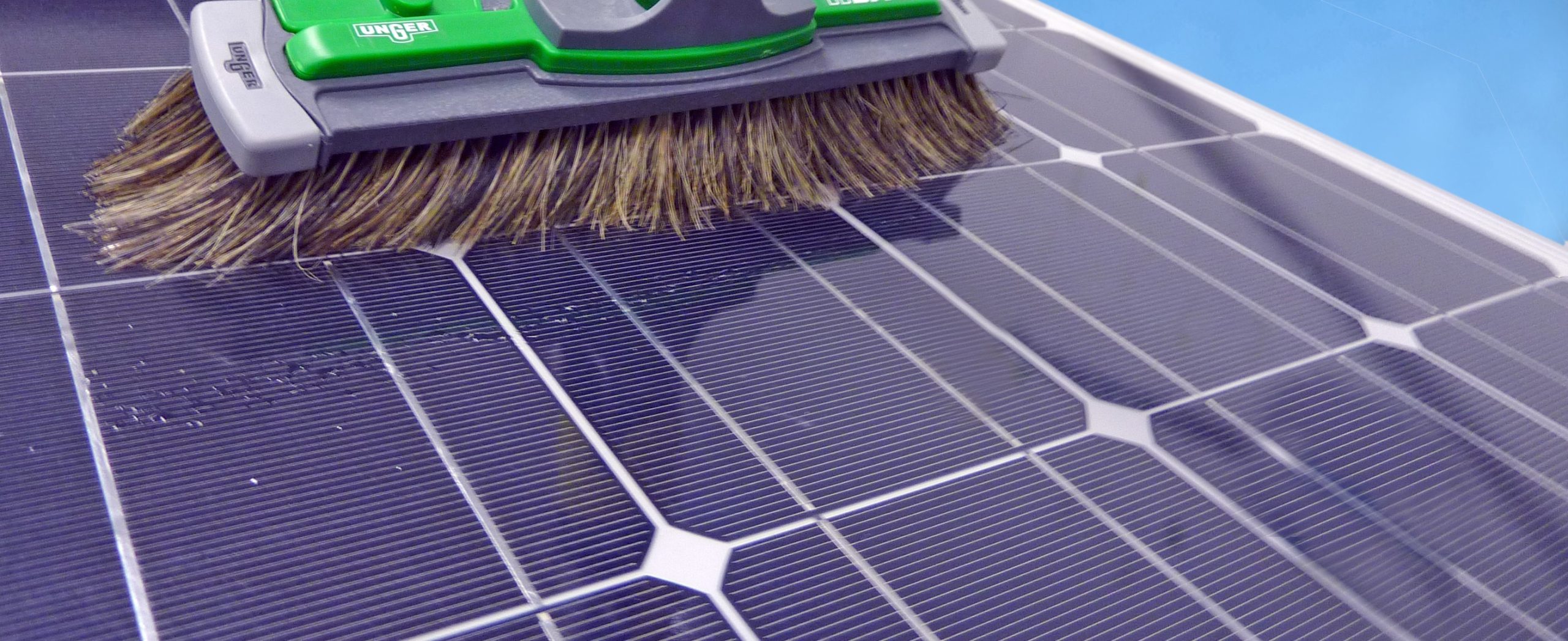 découvrez les meilleures astuces pour nettoyer efficacement vos panneaux solaires et maximiser leur performance. apprenez les techniques et produits adaptés pour un entretien facile et écologique.