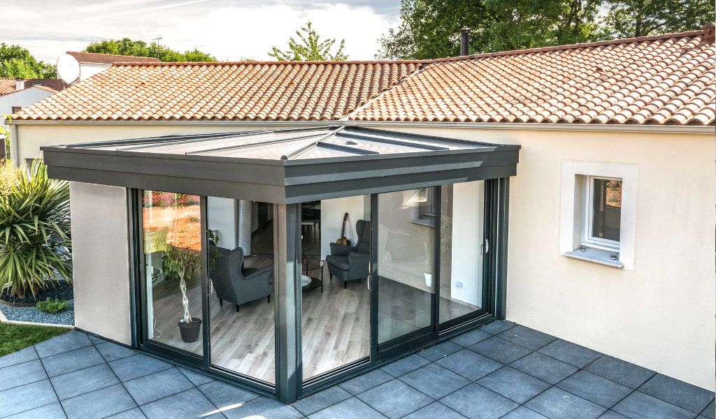 découvrez comment créer une ambiance chaleureuse et apaisante dans votre maison grâce à l'ombre. apprenez des astuces pour aménager des espaces ombragés en extérieur et intérieur, et profitez de la fraîcheur tout en embellissant votre habitat.