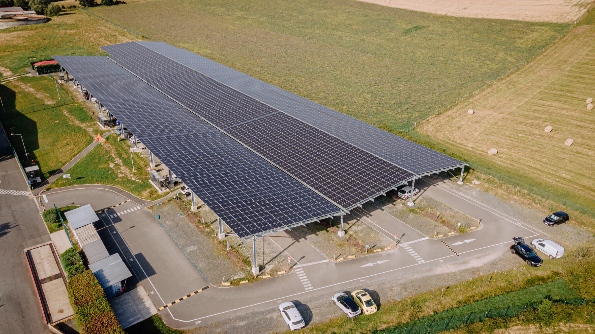 découvrez tout ce qu'il faut savoir sur le permis ombrière photovoltaïque : réglementation, démarches administratives et avantages pour installer des panneaux solaires sur des structures ombrières. optimisez votre projet d’énergie renouvelable dès maintenant!