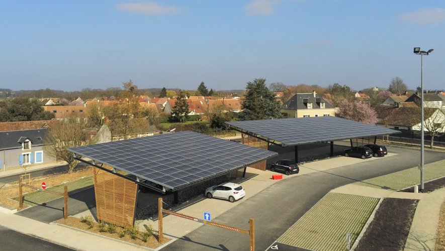 découvrez notre sélection d'ombrières photovoltaïques en bois, alliant design écologique et performance énergétique. idéales pour protéger votre véhicule tout en produisant de l'électricité renouvelable, nos ombrières en bois s'intègrent harmonieusement dans votre jardin ou votre projet d'aménagement extérieur.