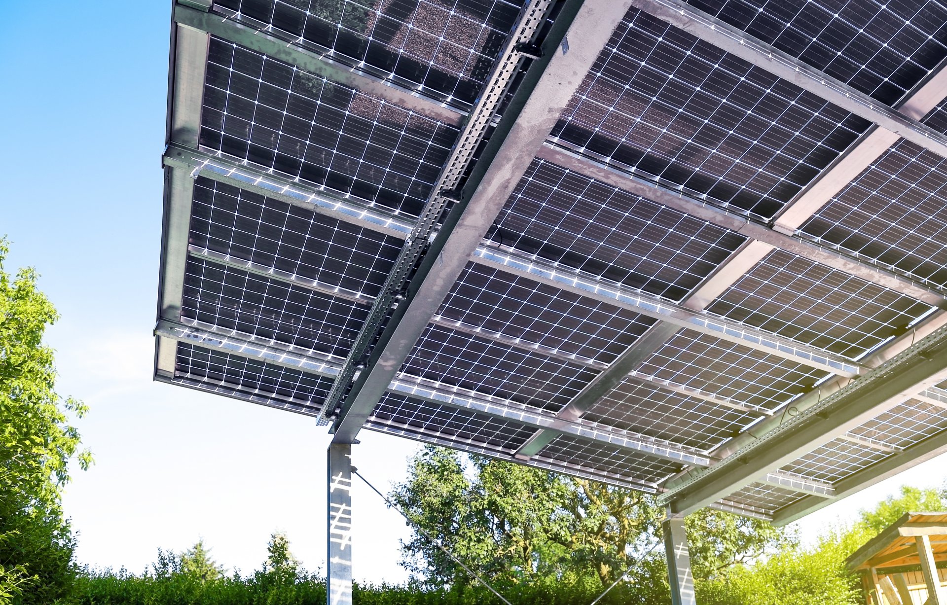 découvrez notre solution innovante d'ombrière photovoltaïque en bois, alliant esthétique et performance énergétique. protégez votre véhicule tout en générant de l'énergie solaire de manière durable et respectueuse de l'environnement.