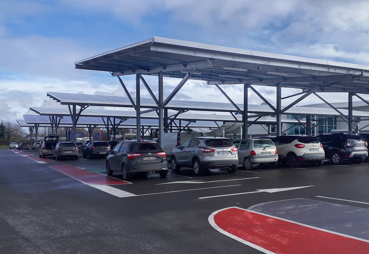 découvrez nos solutions innovantes d'ombrières photovoltaïques pour parking. alliez protection et production d'énergie renouvelable tout en optimisant votre espace de stationnement.