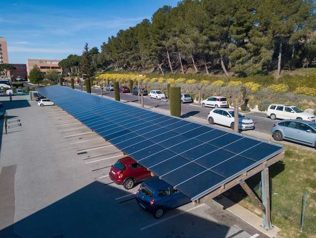 découvrez les avantages des ombrières solaires, une solution écologique et innovante pour fournir de l'ombre tout en générant de l'énergie renouvelable. idéales pour les parkings, jardins et espaces publics, ces structures allient design et durabilité.