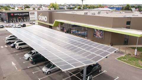 découvrez notre gamme d'ombrières solaires, idéales pour protéger vos véhicules tout en produisant de l'énergie propre et durable. alliez confort et écologie avec ces structures innovantes qui s'intègrent harmonieusement dans votre environnement.