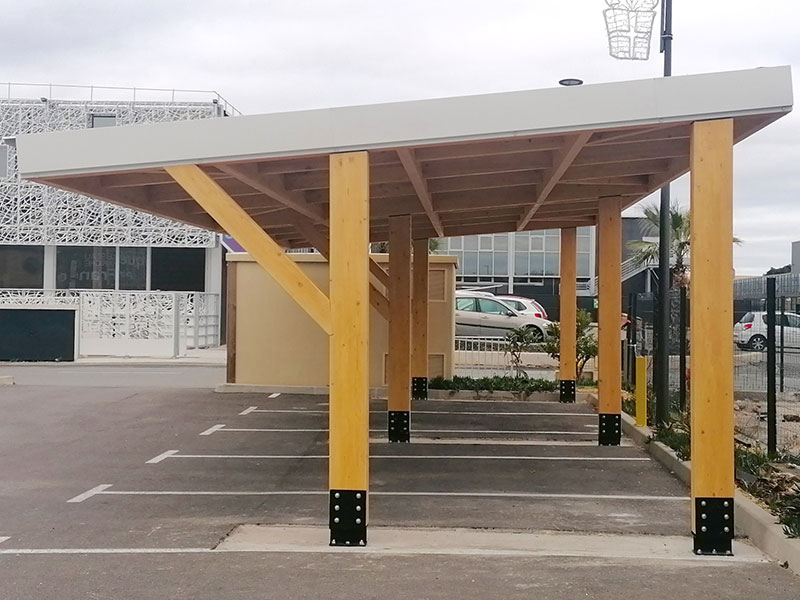 découvrez notre ombrière solaire en bois, alliant esthétique et fonctionnalité. idéale pour protéger vos véhicules ou espaces extérieurs tout en utilisant une énergie renouvelable. apportez une touche naturelle à votre jardin ou parc et profitez d'un abri élégant et écologique.