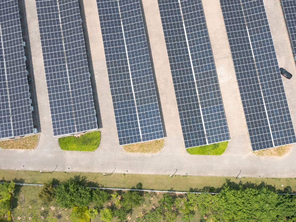 découvrez les avantages des ombrières solaires, une solution innovante pour générer de l'énergie tout en protégeant votre véhicule du soleil. idéales pour les parkings, elles allient écologie et praticité.