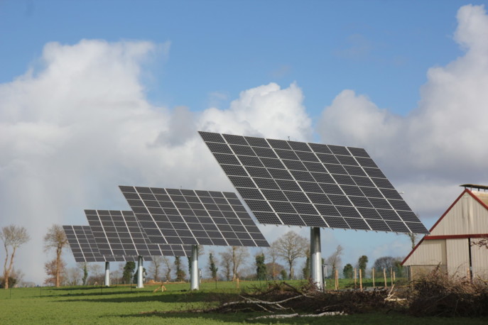 découvrez nos ombrières spécialement conçues pour la volaille, offrant une protection optimale contre les intempéries et le soleil. idéales pour assurer le bien-être de vos poules et autres animaux de basse-cour, nos structures garantissent un environnement sain et confortable. explorez notre gamme pour le meilleur en matière de confort animalier.