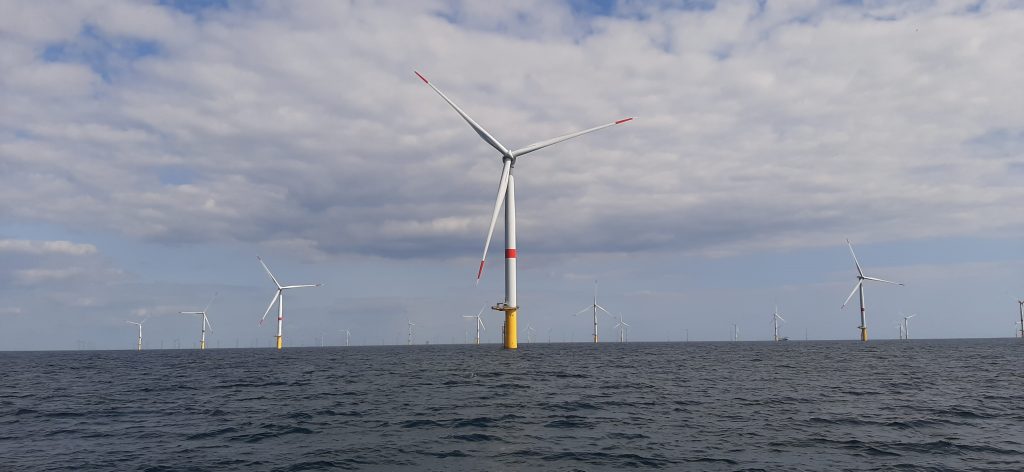 découvrez l'ondulateur éolien, une innovation qui transforme l'énergie du vent en électricité durable. explorez ses avantages, son fonctionnement et son impact sur la transition énergétique.