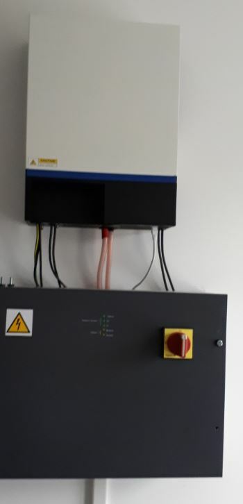 découvrez l'onduleur hybride wks, une solution innovante pour optimiser votre consommation d'énergie. performant et fiable, il combine énergie solaire et réseau électrique, garantissant une alimentation continue et une gestion intelligente de votre électricité. idéal pour les foyers soucieux de leur impact environnemental.