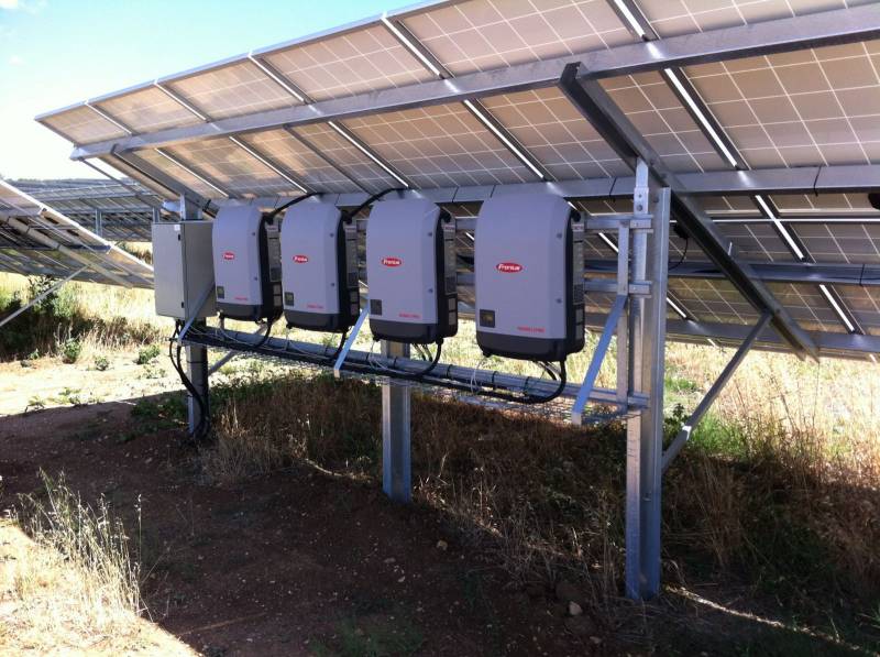 découvrez notre guide complet sur les onduleurs locaux, des dispositifs essentiels pour assurer une alimentation électrique stable et fiable. apprenez comment choisir le bon onduleur pour vos besoins spécifiques, ses avantages, et son installation afin de protéger vos équipements contre les coupures de courant.