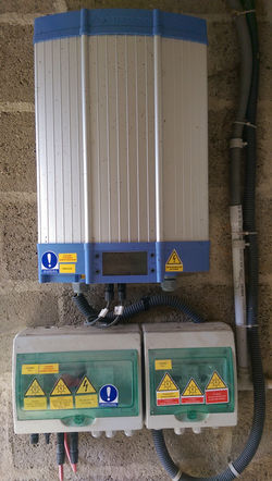 découvrez l'onduleur mastervolt, une solution fiable et performante pour assurer la gestion de votre énergie. idéal pour les applications marines, industrielles et photovoltaïques, cet onduleur garantit une alimentation stable et efficace, même dans les conditions les plus exigeantes.