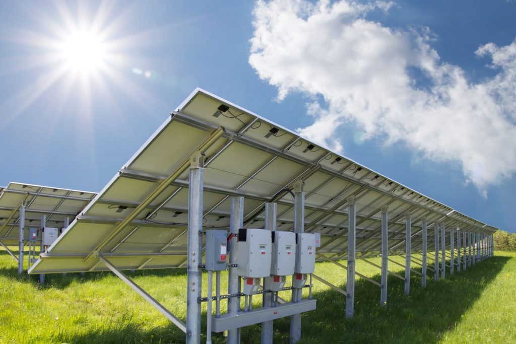 découvrez nos onduleurs solaires abordables, alliant performance et accessibilité. optimisez votre production d'énergie solaire tout en réduisant vos coûts. faites le choix d'une énergie durable sans compromettre votre budget.