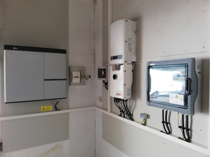 découvrez les onduleurs solaredge, des solutions innovantes pour optimiser la production d'énergie solaire. performants et fiables, ils garantissent une efficacité maximale pour votre installation photovoltaïque.