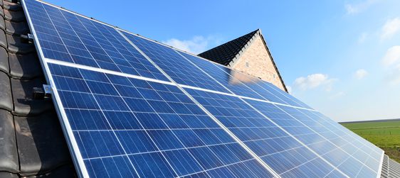 découvrez l'importance de l'orientation photovoltaïque pour maximiser la performance de vos installations solaires. apprenez comment un bon positionnement des panneaux solaires peut optimiser la production d'énergie et réduire votre empreinte carbone.