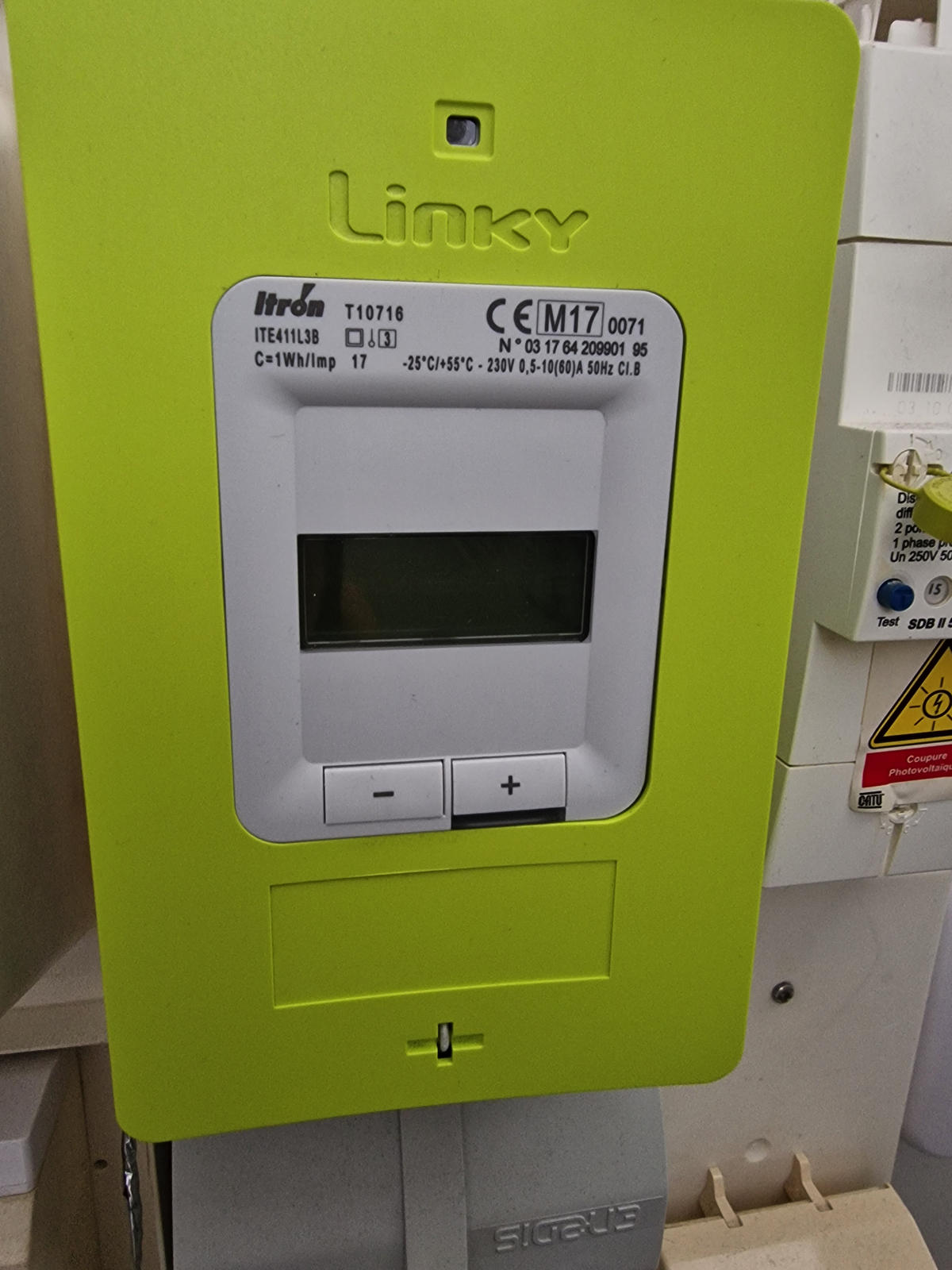 découvrez comment ouvrir le capot de votre compteur linky en toute simplicité. suivez notre guide étape par étape pour accéder facilement aux informations et réglages nécessaires tout en respectant les consignes de sécurité.