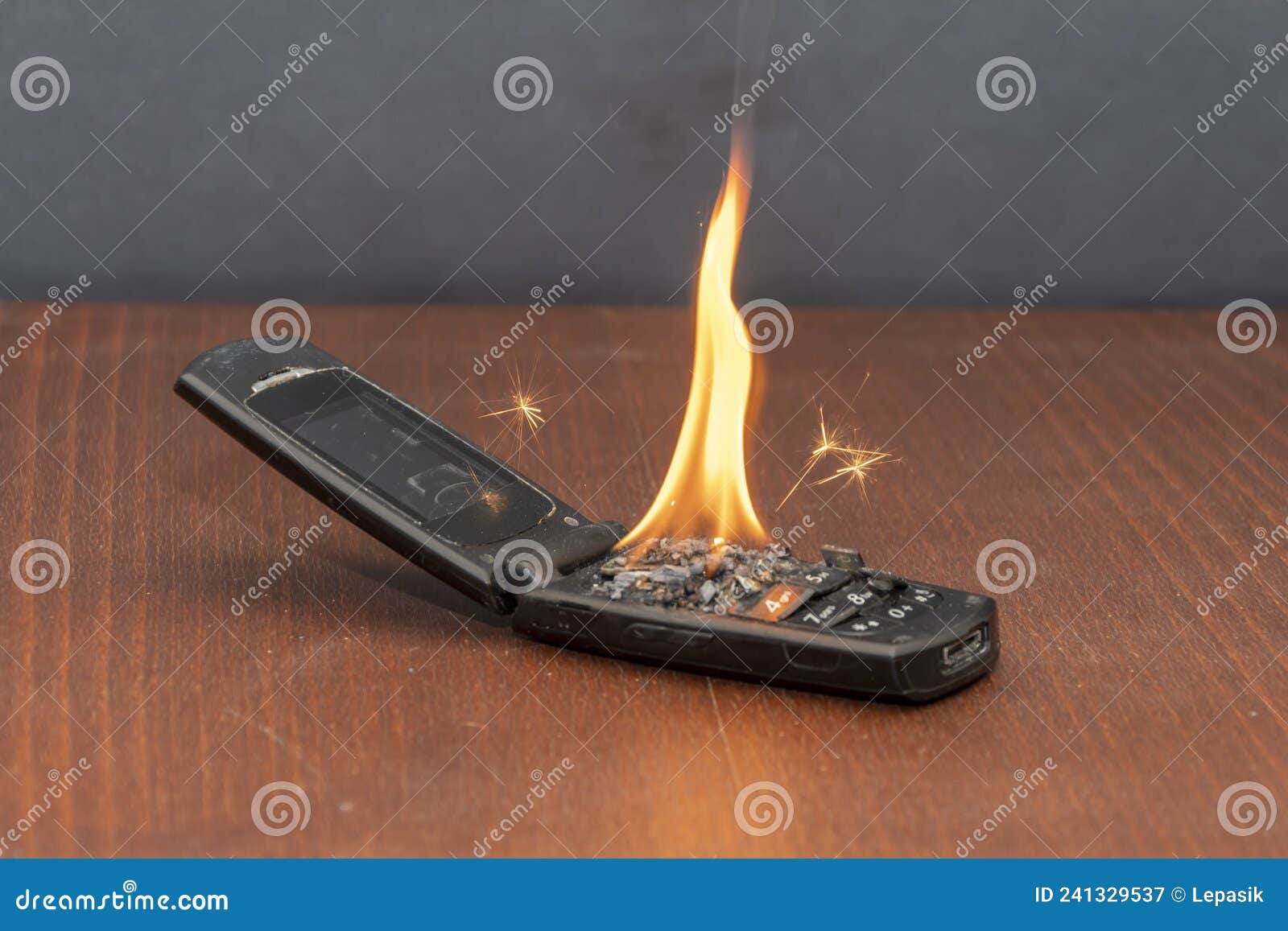 découvrez tout ce qu'il faut savoir sur l'oxydation des batteries : causes, conséquences et méthodes de prévention pour prolonger la durée de vie de votre batterie et garantir son efficacité.