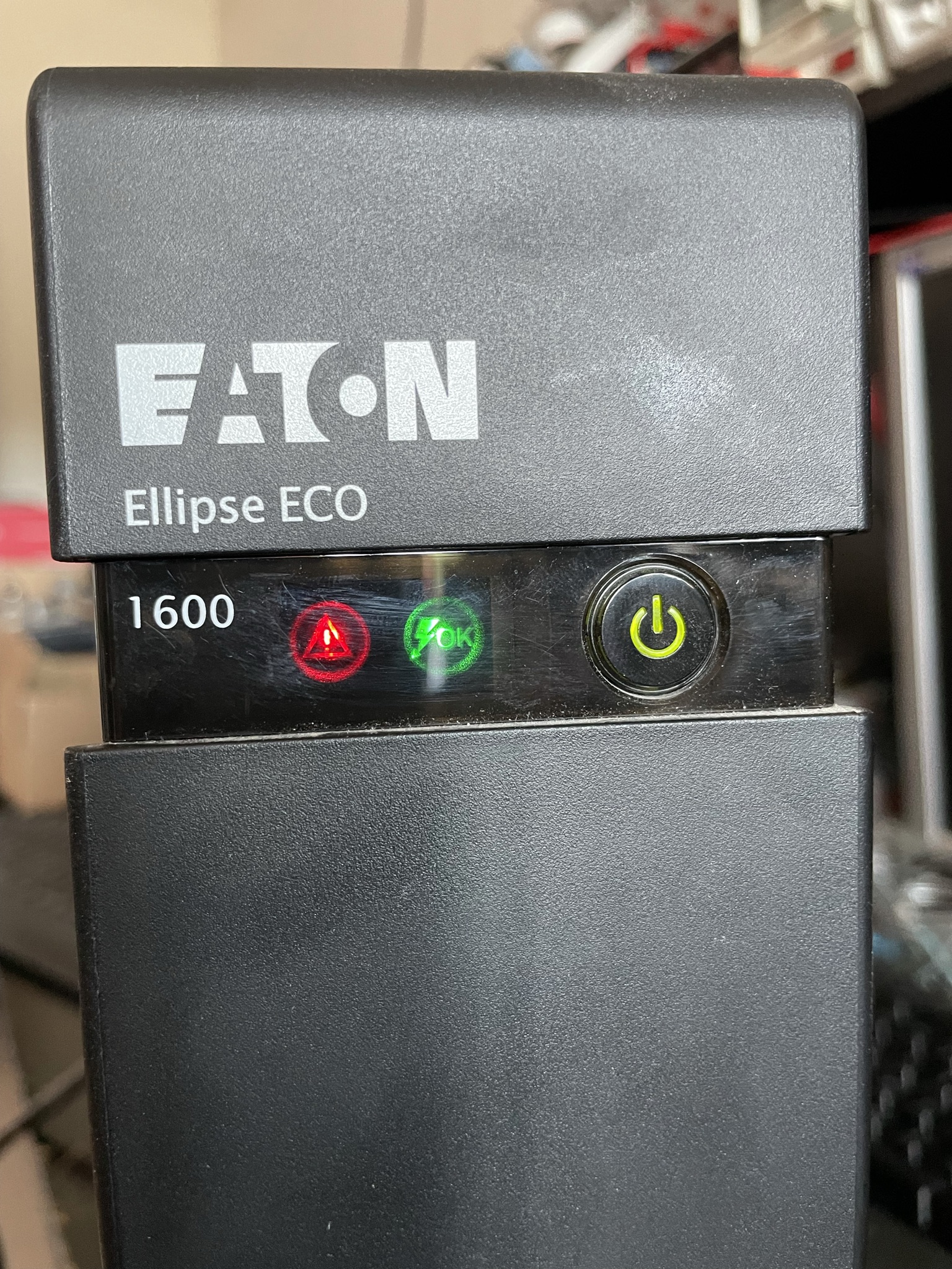 découvrez les causes et solutions pour résoudre une panne d'onduleur. guide pratique pour maintenir l'efficacité de votre système d'alimentation sans interruption et garantir un fonctionnement optimal de vos appareils électroniques.