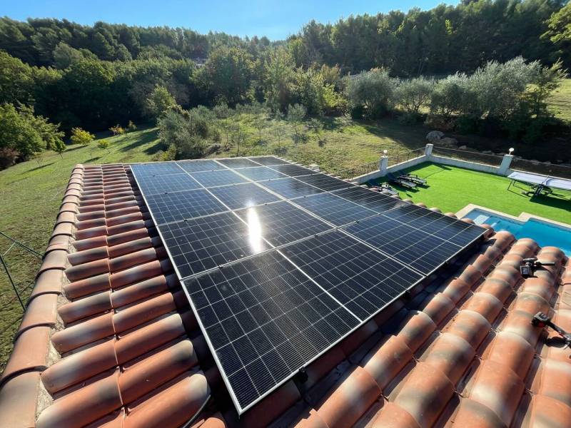 découvrez nos panneaux photovoltaïques à aix, une solution écologique et économique pour produire votre propre électricité. profitez d'une énergie renouvelable et réduisez votre facture d'électricité tout en participant à la transition énergétique.