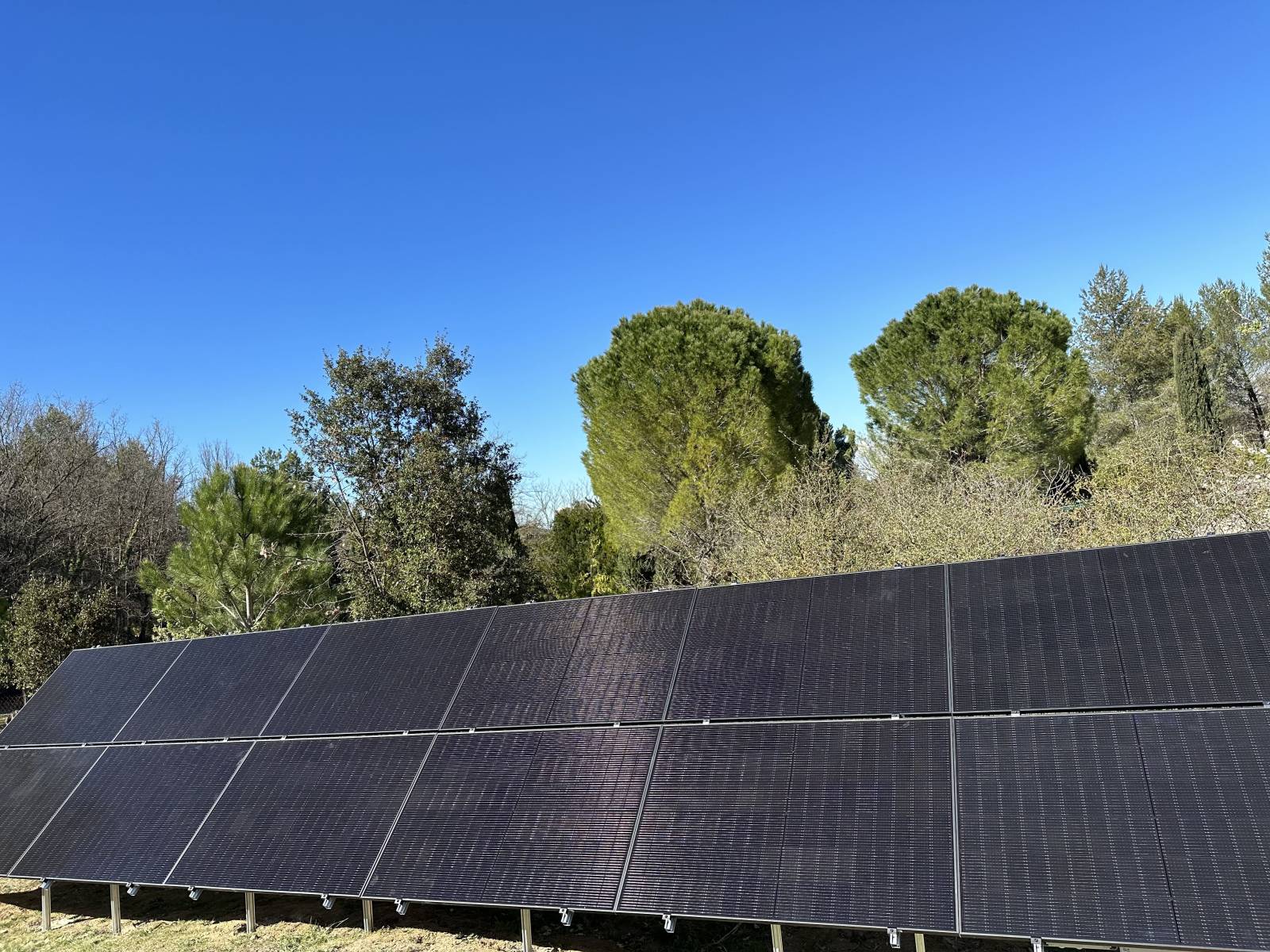 découvrez nos panneaux photovoltaïques à aix, une solution énergétique durable et économique. profitez de l'énergie solaire pour réduire vos factures et contribuer à la protection de l'environnement. contactez-nous pour un devis personnalisé et des conseils adaptés à votre projet.