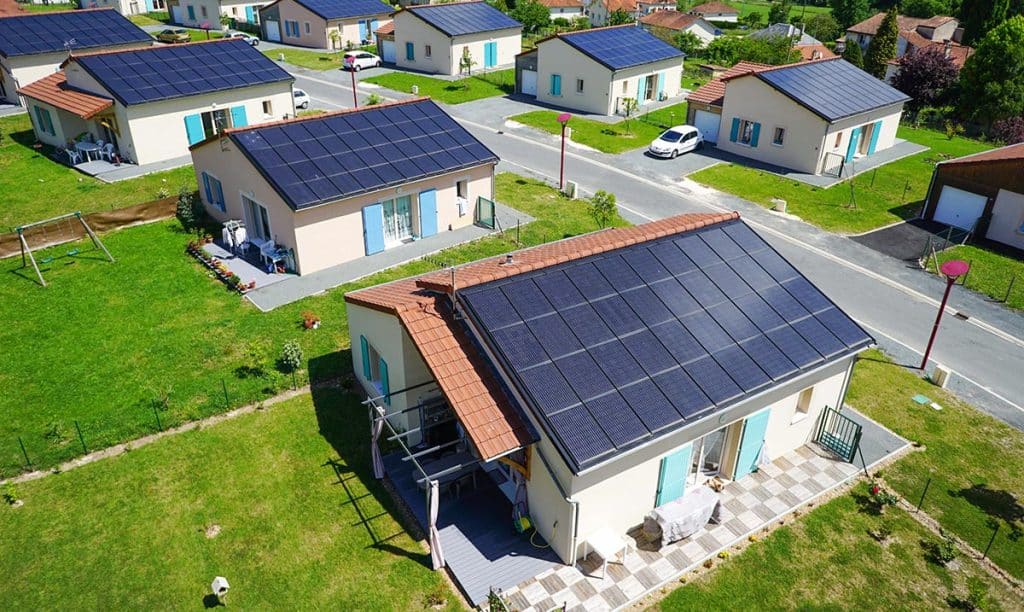 découvrez nos solutions de panneaux photovoltaïques à aix : production d'énergie verte, économies sur vos factures et un engagement pour la planète. profitez de l'ensoleillement d'aix pour investir dans des technologies durables et rentables.
