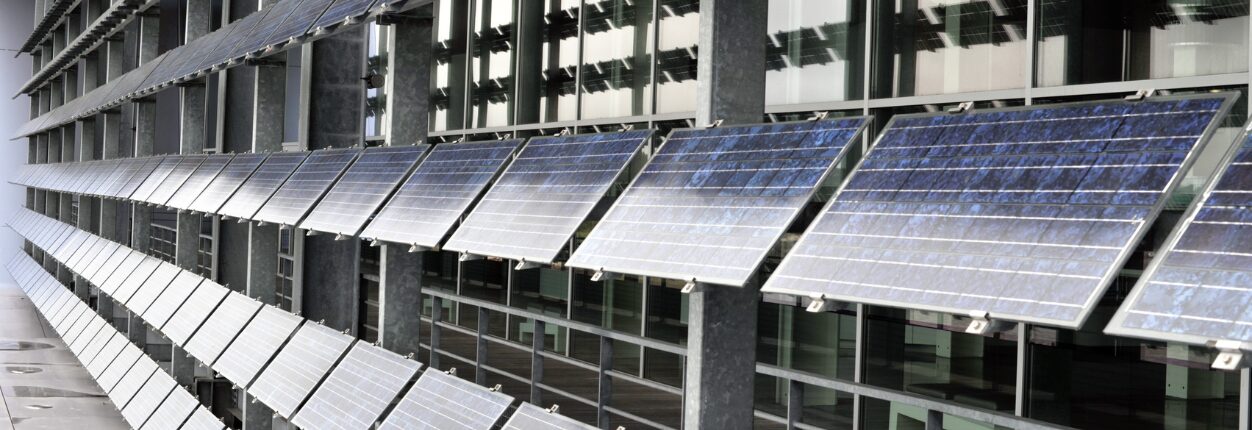 découvrez les panneaux photovoltaïques en bretagne : une solution écologique et économique pour produire votre propre électricité. profitez des avantages des énergies renouvelables tout en préservant l'environnement. contactez-nous pour un devis personnalisé et transformez votre habitation en une source d'énergie durable.