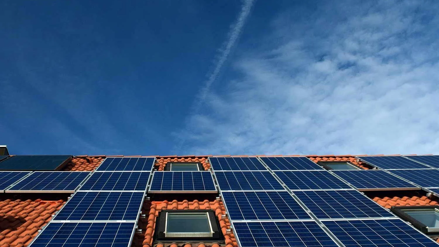 découvrez notre gamme de panneaux photovoltaïques chez leroy merlin, alliant performance et durabilité. optimisez votre consommation d'énergie tout en réduisant votre empreinte carbone grâce à des solutions adaptées à vos besoins.