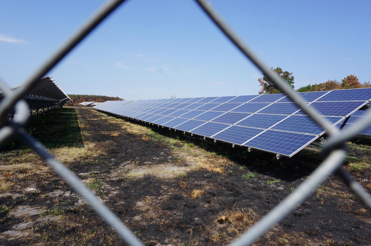 découvrez comment les panneaux solaires peuvent améliorer l'efficacité énergétique des services de secours et de lutte contre les incendies. explorez les avantages de l'utilisation des énergies renouvelables pour les pompiers, garantissant une réponse rapide tout en réduisant l'empreinte carbone.