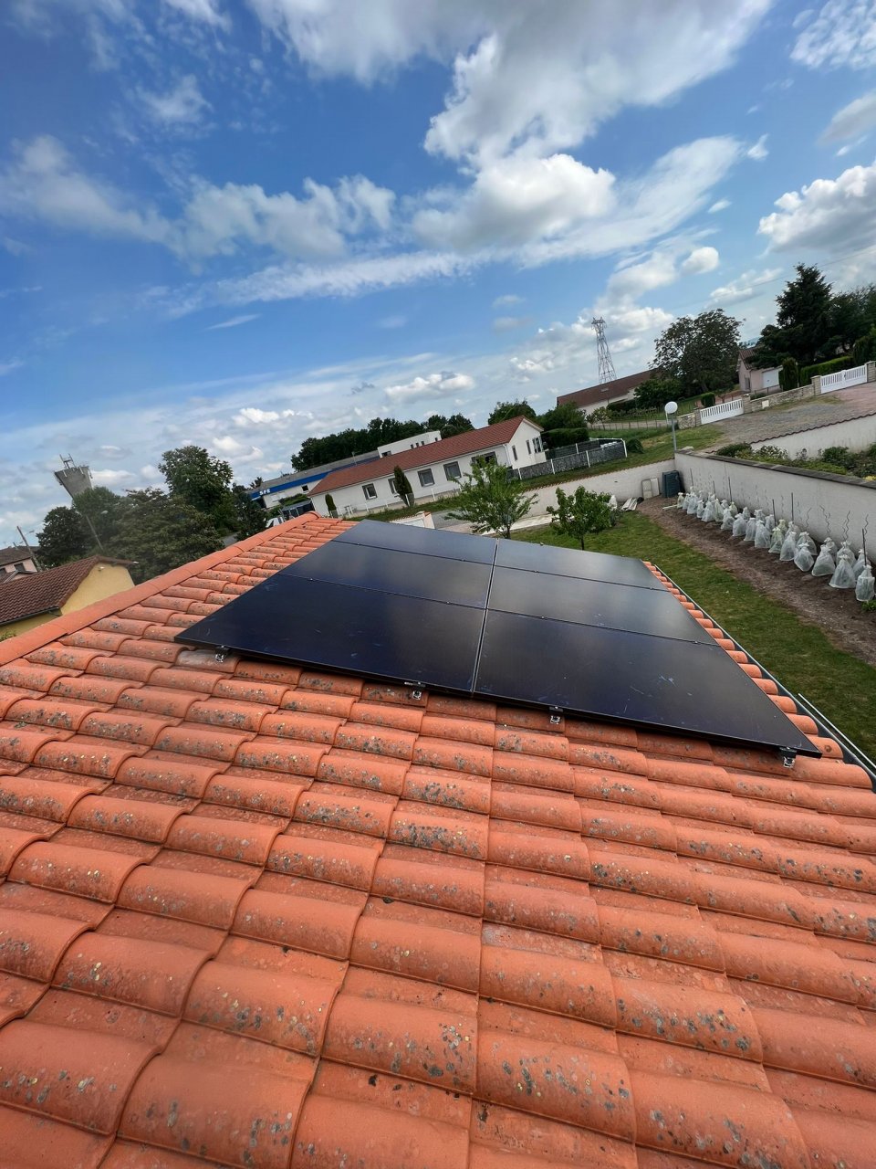 découvrez notre guide sur les panneaux solaires à roanne : des informations sur l'installation, les avantages, et les subventions disponibles pour optimiser votre consommation d'énergie et réduire vos factures.
