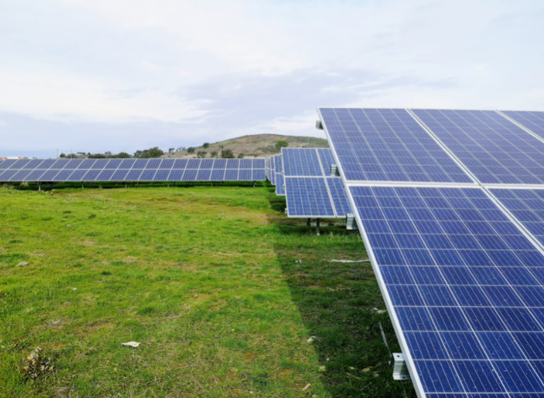 découvrez les tendances et innovations des panneaux solaires en 2025. économisez sur vos factures d'énergie tout en contribuant à la transition énergétique avec des technologies durables et performantes.