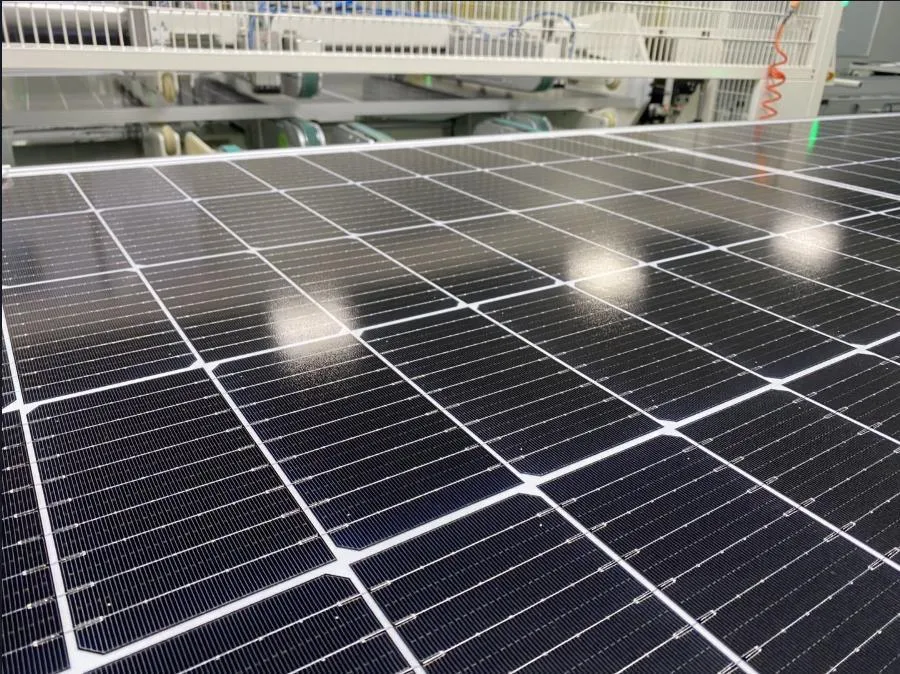 découvrez le panneau solaire 400w trina, une solution énergique et fiable pour optimiser votre production d'énergie renouvelable. idéal pour les particuliers et professionnels, ce module haut rendement vous permet de réduire votre facture d'électricité tout en contribuant à un avenir plus vert.