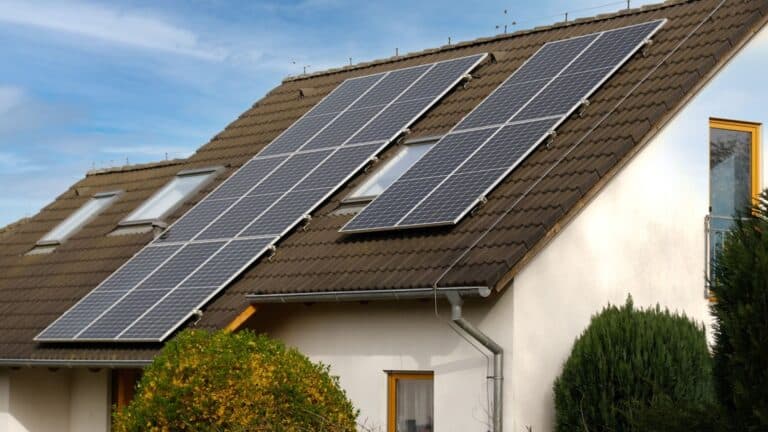 découvrez les prix compétitifs des panneaux solaires et faites un choix éclairé pour votre projet d'énergie renouvelable. comparez les offres et trouvez le modèle qui correspond à vos besoins et à votre budget.