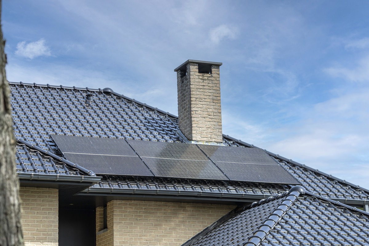 découvrez les avantages et les inconvénients des panneaux solaires pour mieux comprendre leur impact sur l'environnement et votre budget. informez-vous sur l'efficacité énergétique, le coût initial, et les bénéfices à long terme de cette source d'énergie renouvelable.