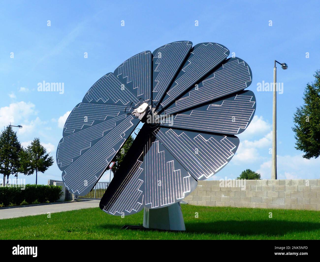 découvrez les avantages des panneaux solaires circulaires, une solution innovante pour maximiser l'efficacité énergétique. idéals pour les espaces réduits et les projets écologiques, ces panneaux optimisent la capture de la lumière solaire tout en s'intégrant harmonieusement dans votre environnement. optez pour une énergie renouvelable et durable dès aujourd'hui !