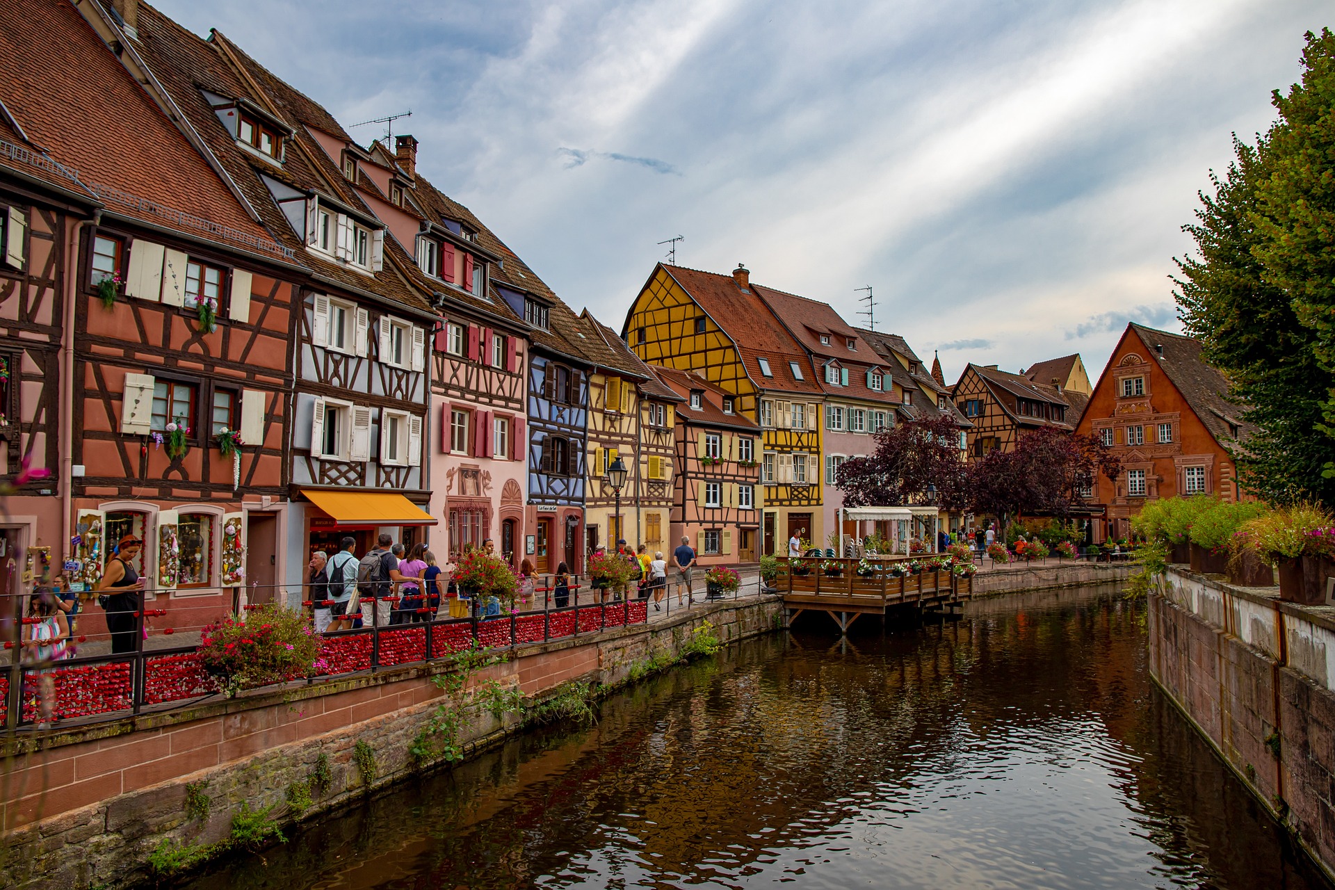 découvrez les avantages des panneaux solaires à colmar : solutions énergétiques écologiques, économies sur vos factures d'électricité et valorisation de votre habitation. optez pour l'énergie renouvelable et contribuez à un avenir durable.