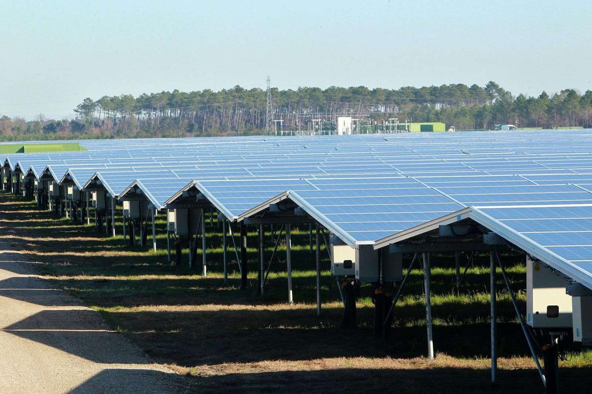 découvrez les avantages des panneaux solaires orientés est-ouest pour maximiser la capture de l'énergie solaire tout au long de la journée. ces systèmes innovants vous permettent d'optimiser votre consommation énergétique, de réduire vos factures d'électricité et d'adopter une solution durable pour un avenir plus vert.