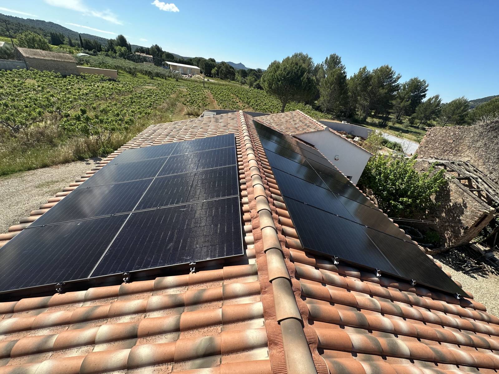 découvrez les avantages des panneaux solaires est-ouest pour votre projet énergétique. optimisez la production d'électricité grâce à une installation qui capte efficacement le soleil tout au long de la journée, qu'il soit levant ou couchant. informez-vous sur les économies d'énergie et l'impact environnemental positif de cette solution durable.