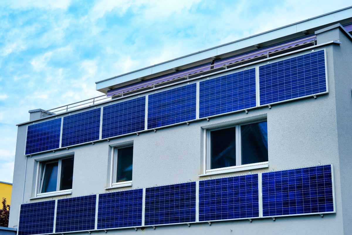 découvrez comment les panneaux solaires façade transforment votre bâtiment en une source d'énergie renouvelable tout en embellissant votre extérieur. optimisez votre consommation d'énergie avec une solution esthétique et performante.