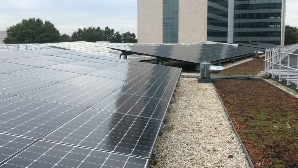 découvrez les avantages des panneaux solaires en île-de-france : une solution écologique et économique pour produire votre propre énergie. profitez d'une installation personnalisée et réduisez vos factures d'électricité tout en contribuant à la transition énergétique.