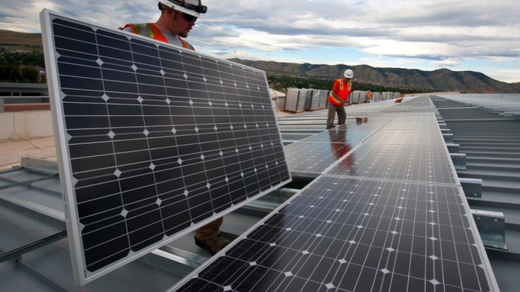 découvrez comment les panneaux solaires peuvent améliorer l'efficacité énergétique des pompiers, offrant des solutions durables pour leurs besoins en énergie sur le terrain.