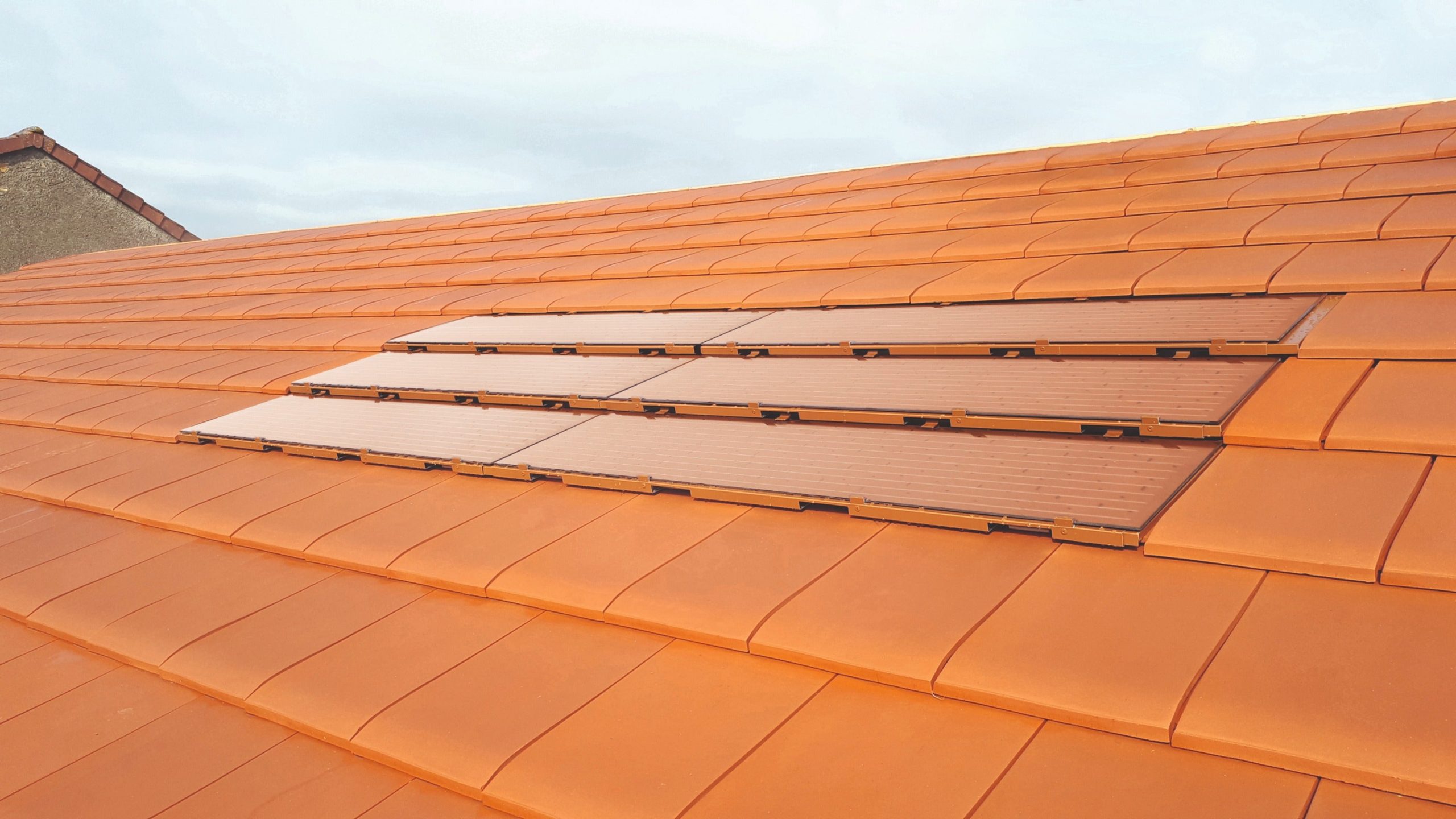 découvrez nos panneaux solaires rouges, alliant esthétique moderne et performance énergétique. idéaux pour une intégration harmonieuse dans votre habitat, ils vous permettent de produire de l'électricité tout en ajoutant une touche de couleur à votre environnement. optez pour une solution écologique et élégante pour vos besoins en énergie.