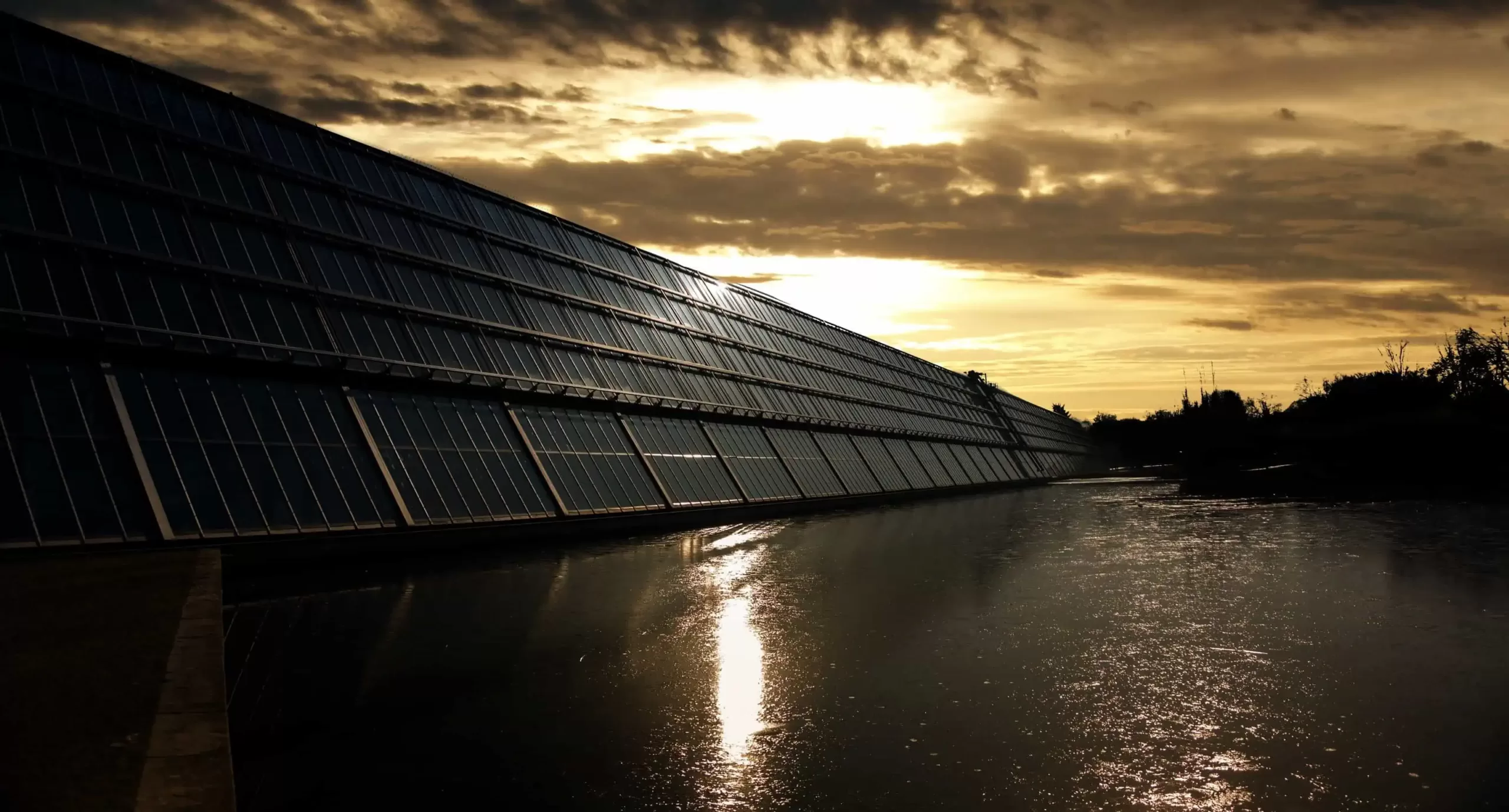 découvrez comment un panneau solaire peut produire de l'énergie même sans exposition directe au soleil. apprenez les technologies innovantes qui permettent d'exploiter la lumière ambiante et de rendre vos installations plus efficaces, quelles que soient les conditions météorologiques.