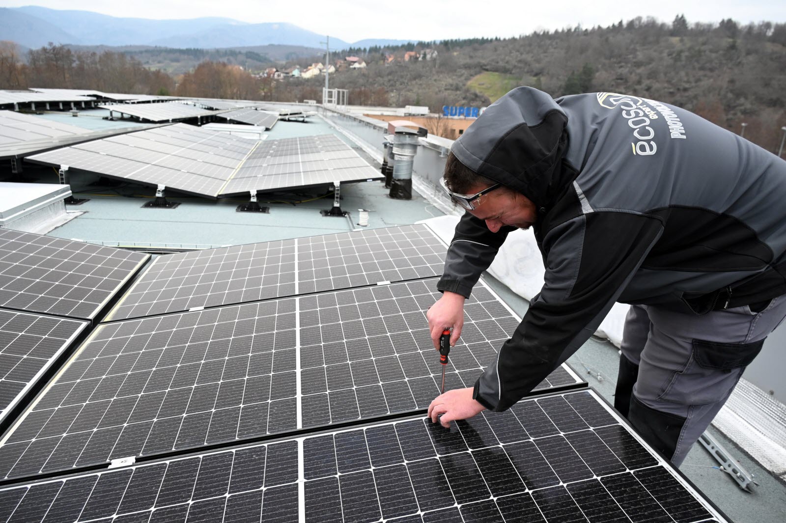 découvrez les meilleures solutions de panneaux solaires à sélestat pour optimiser votre consommation d'énergie et réduire votre empreinte carbone. contactez-nous pour une installation rapide et efficace!