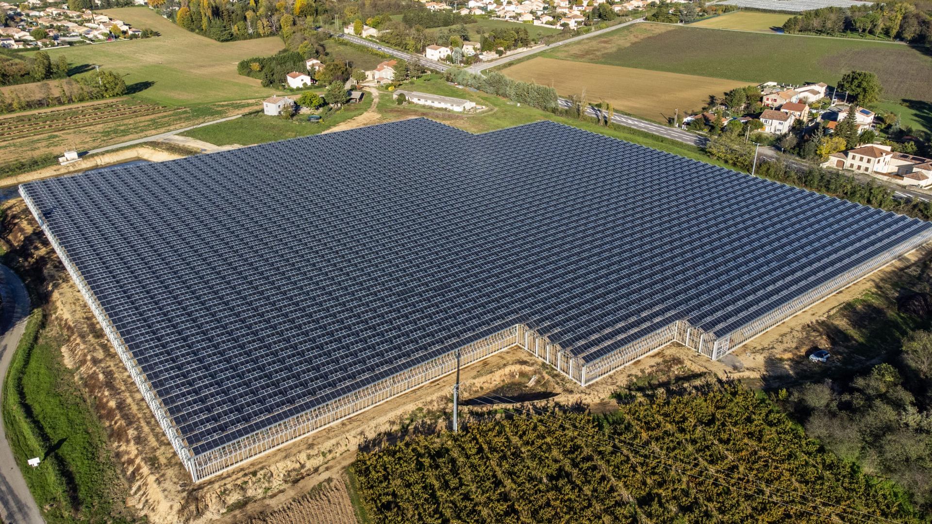 découvrez comment les panneaux solaires pour serres optimisent la production agricole tout en réduisant l'empreinte carbone. transformez votre serre en un espace éco-énergétique et durable.