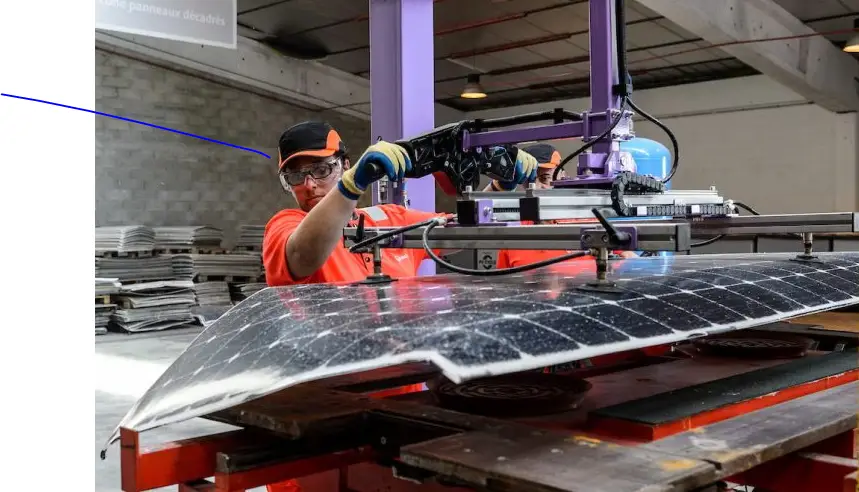 découvrez notre usine spécialisée dans la fabrication de panneaux solaires de haute qualité. profitez d'une énergie verte et durable grâce à nos produits innovants et performants, conçus pour tous vos besoins énergétiques.