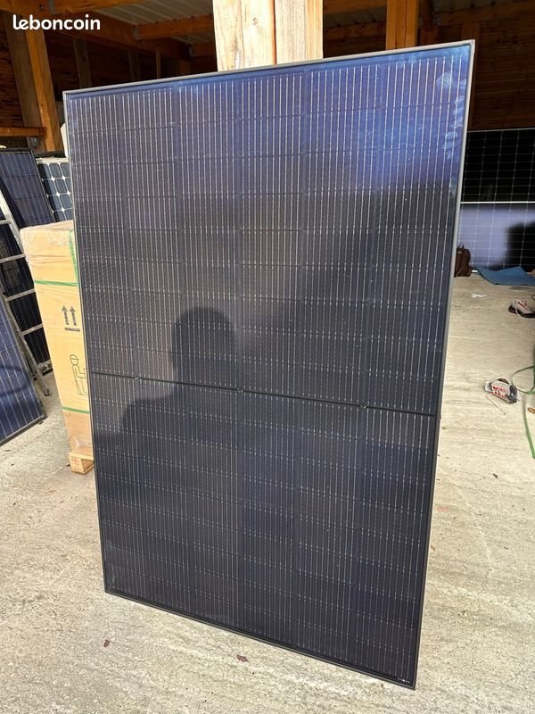 découvrez le panneau soluxtec, une solution solaire innovante conçue pour optimiser l'efficacité énergétique de votre habitation. profitez d'une technologie avancée qui maximise la production d'énergie et réduit votre empreinte carbone. transformez votre toit en une source d'énergie durable avec un panneau esthétique et performant.