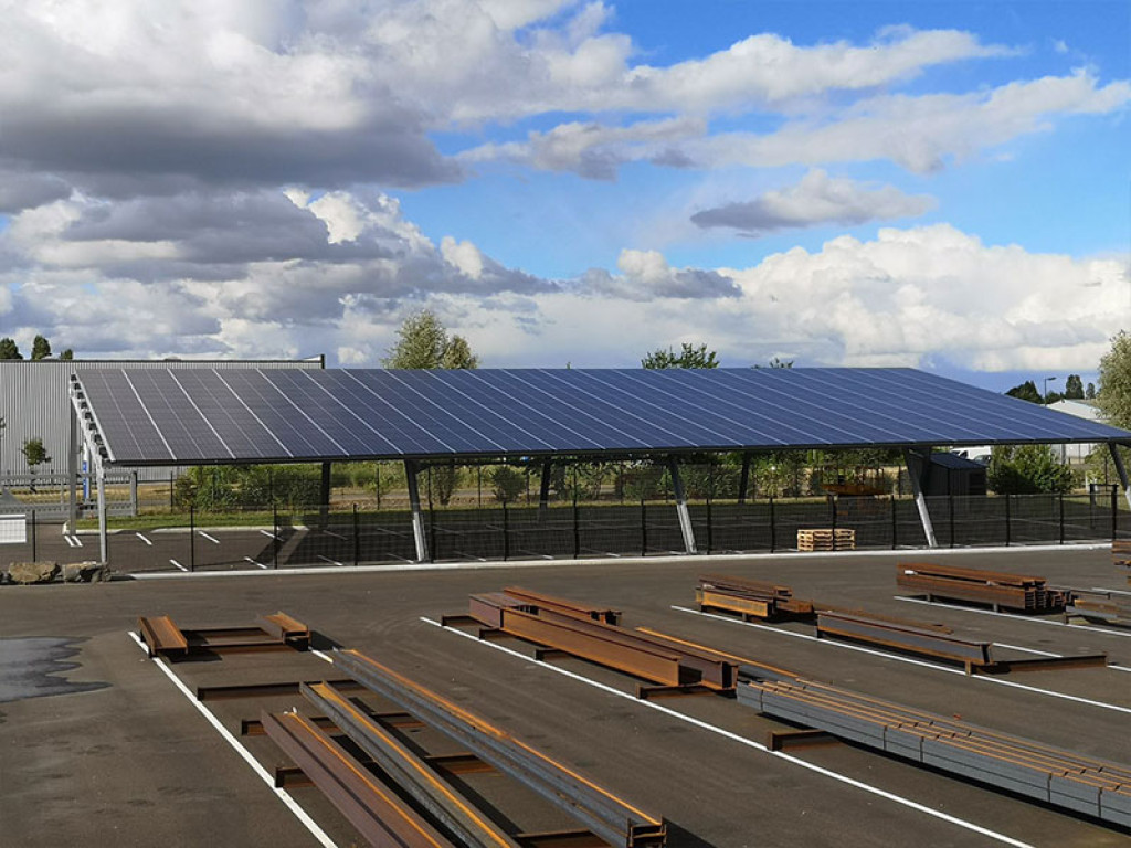 découvrez tout sur les panneaux photovoltaïques : leur fonctionnement, les avantages de l'énergie solaire, et comment ils peuvent réduire vos factures d'électricité tout en préservant l'environnement.